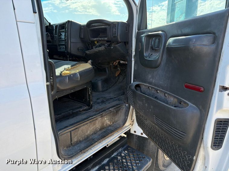 image for item EP7938 2005 GMC C4500 crew cab reel truck