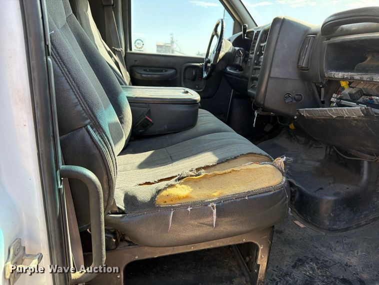 image for item EP7938 2005 GMC C4500 crew cab reel truck