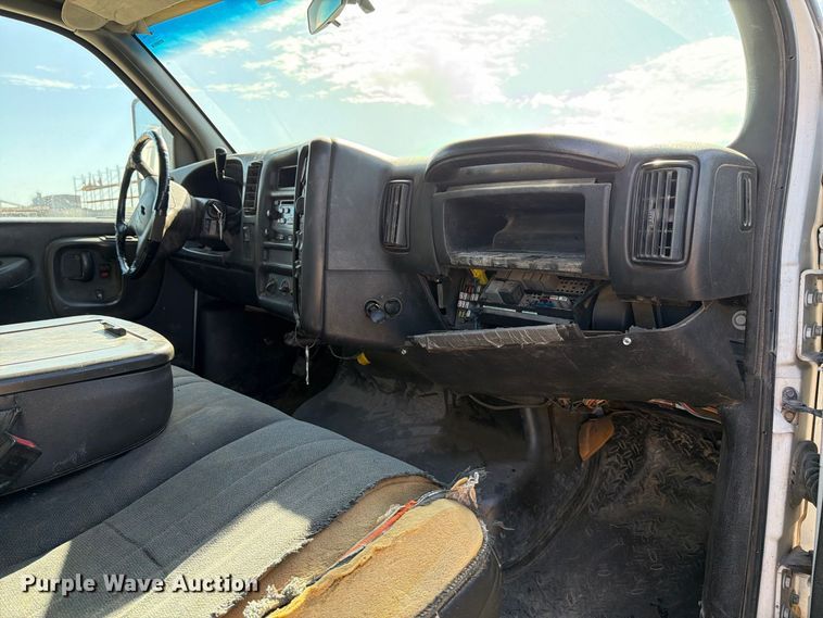 image for item EP7938 2005 GMC C4500 crew cab reel truck