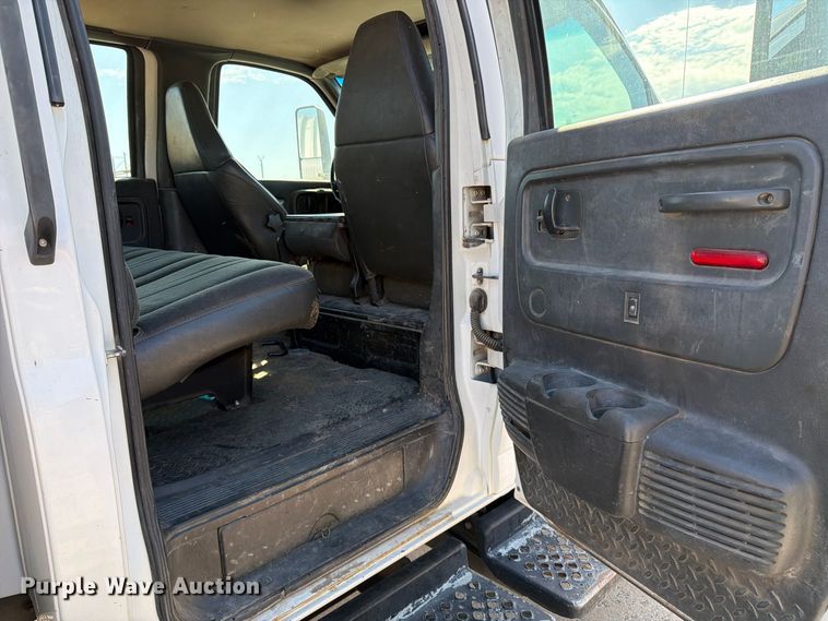 image for item EP7938 2005 GMC C4500 crew cab reel truck
