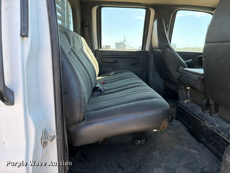 image for item EP7938 2005 GMC C4500 crew cab reel truck