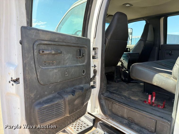 image for item EP7938 2005 GMC C4500 crew cab reel truck