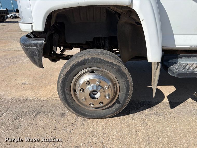 image for item EP7938 2005 GMC C4500 crew cab reel truck