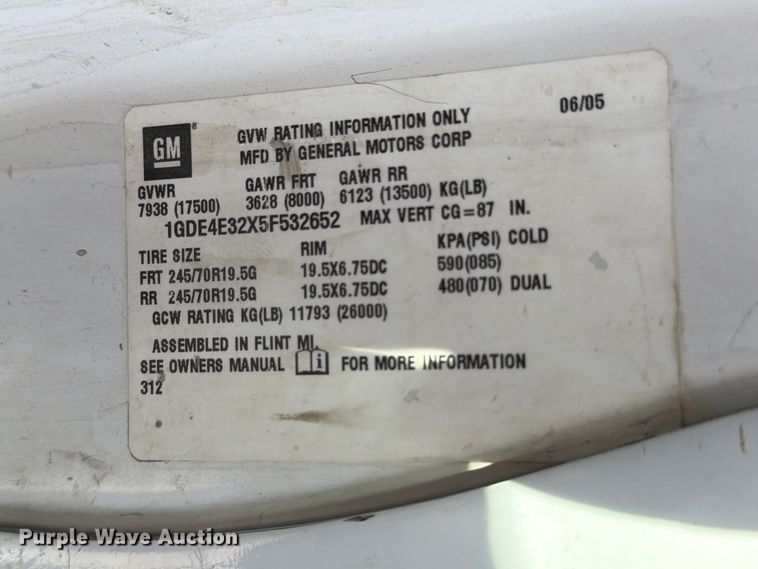image for item EP7938 2005 GMC C4500 crew cab reel truck