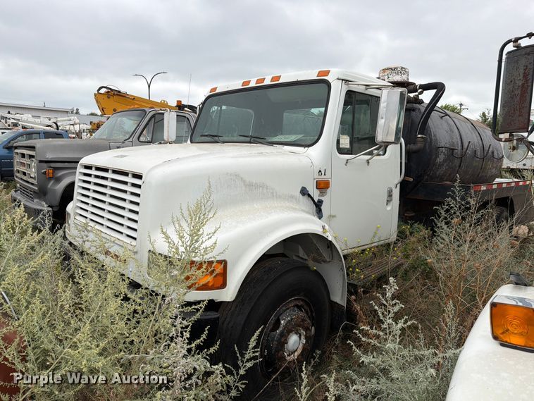 image for item ER1915 1990 International 4700 tank truck