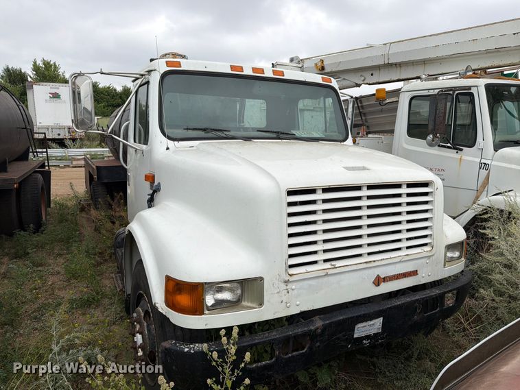 image for item ER1915 1990 International 4700 tank truck