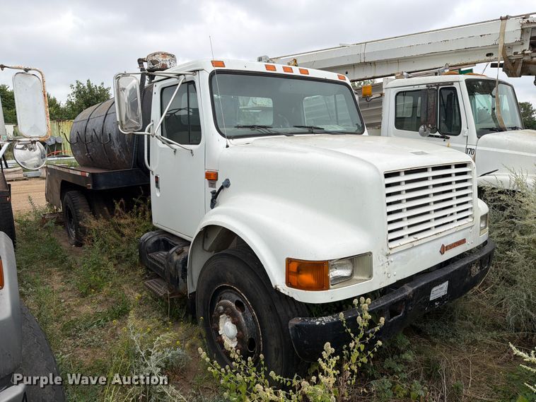 image for item ER1915 1990 International 4700 tank truck