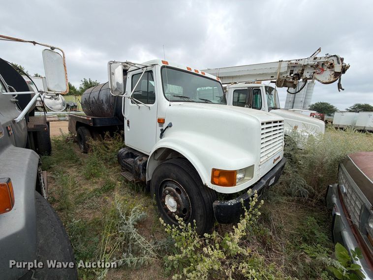 image for item ER1915 1990 International 4700 tank truck