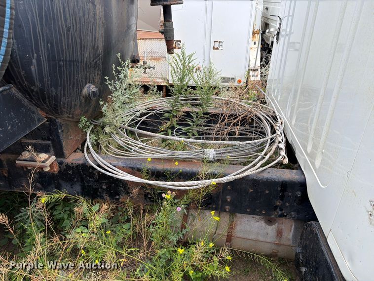 image for item ER1915 1990 International 4700 tank truck