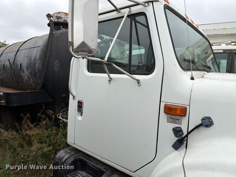 image for item ER1915 1990 International 4700 tank truck