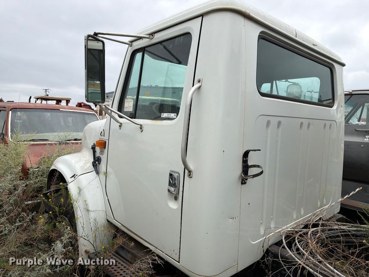 image for item ER1915 1990 International 4700 tank truck