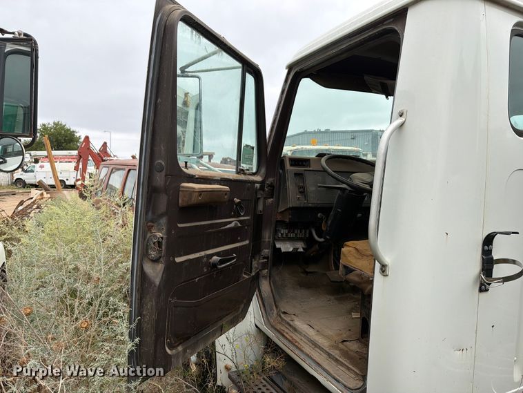 image for item ER1915 1990 International 4700 tank truck