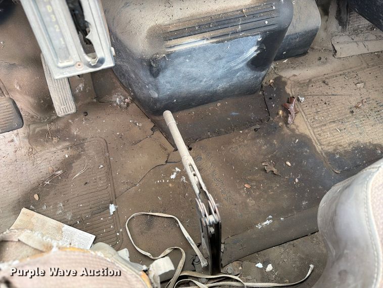 image for item ER1915 1990 International 4700 tank truck
