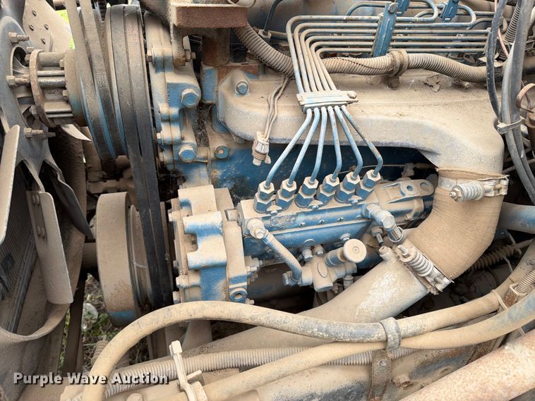 image for item ER1915 1990 International 4700 tank truck