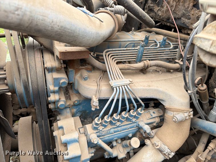 image for item ER1915 1990 International 4700 tank truck