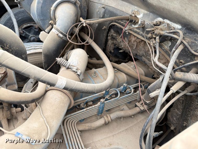image for item ER1915 1990 International 4700 tank truck