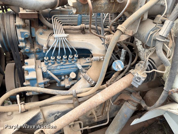 image for item ER1915 1990 International 4700 tank truck