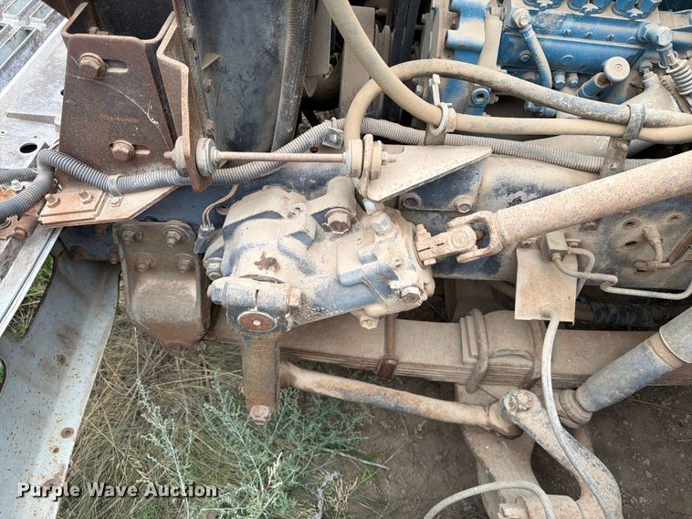image for item ER1915 1990 International 4700 tank truck