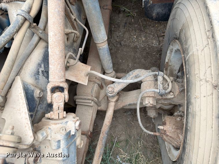 image for item ER1915 1990 International 4700 tank truck