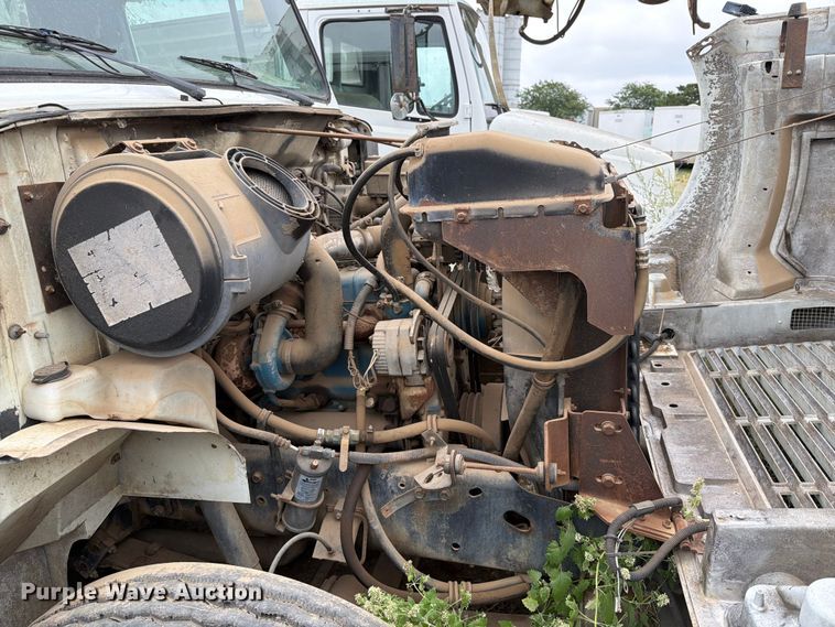 image for item ER1915 1990 International 4700 tank truck