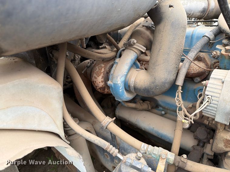 image for item ER1915 1990 International 4700 tank truck