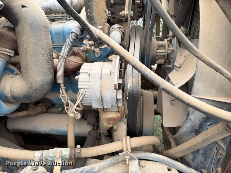 image for item ER1915 1990 International 4700 tank truck