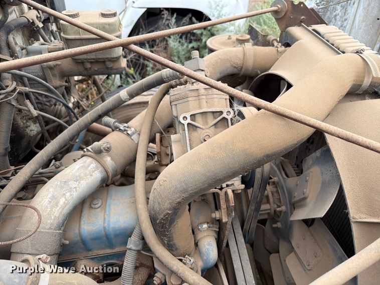 image for item ER1915 1990 International 4700 tank truck