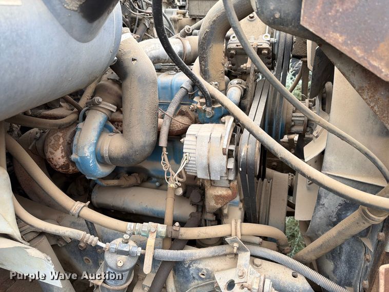 image for item ER1915 1990 International 4700 tank truck