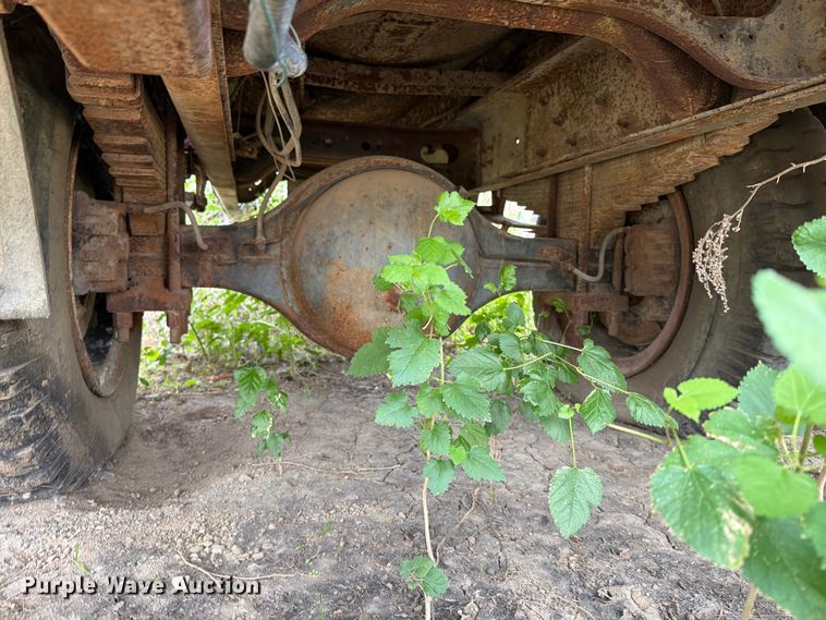 image for item ER1915 1990 International 4700 tank truck