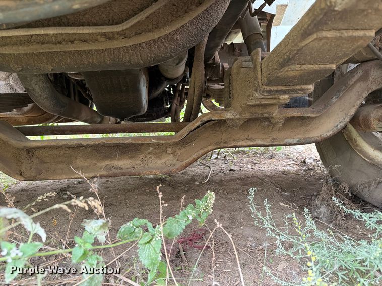 image for item ER1915 1990 International 4700 tank truck