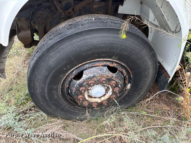image for item ER1915 1990 International 4700 tank truck