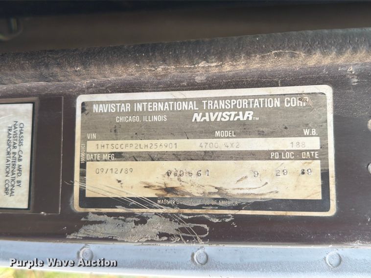 image for item ER1915 1990 International 4700 tank truck