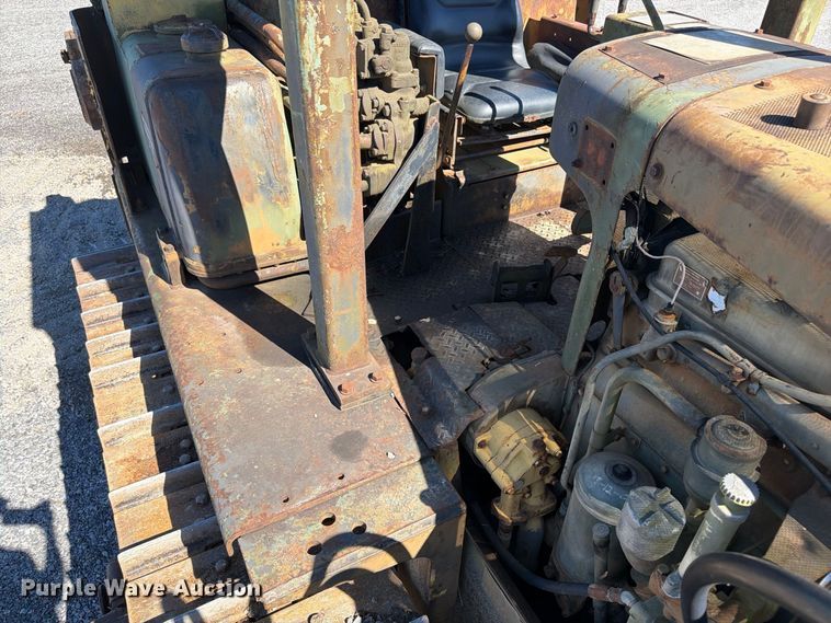 image for item ER3452 1968 Caterpillar D7E dozer