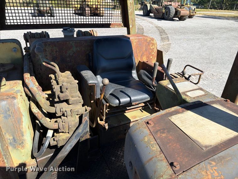 image for item ER3452 1968 Caterpillar D7E dozer