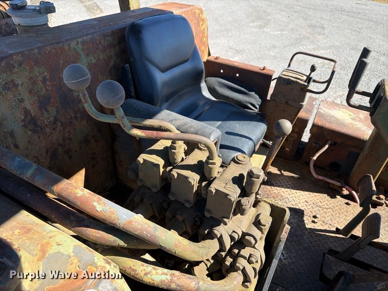 image for item ER3452 1968 Caterpillar D7E dozer