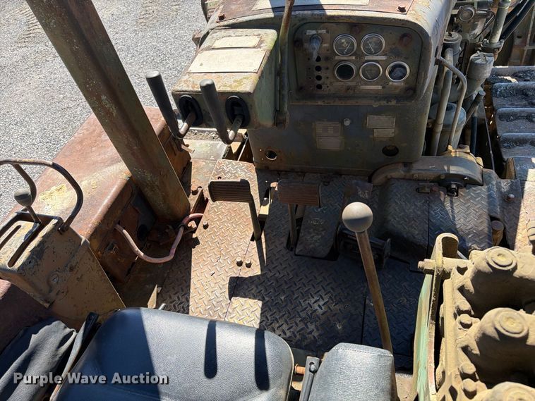 image for item ER3452 1968 Caterpillar D7E dozer