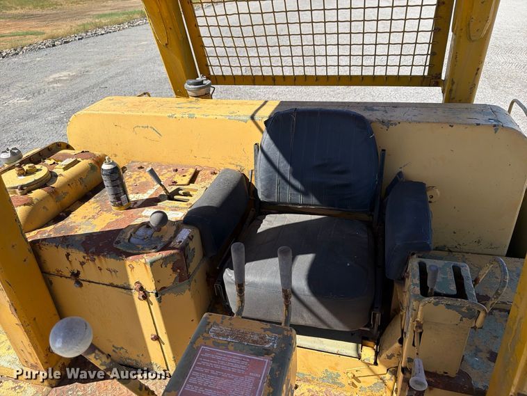image for item ER3453 1976 Caterpillar D8K dozer