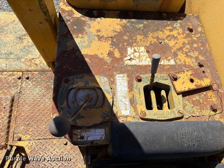 image for item ER3453 1976 Caterpillar D8K dozer