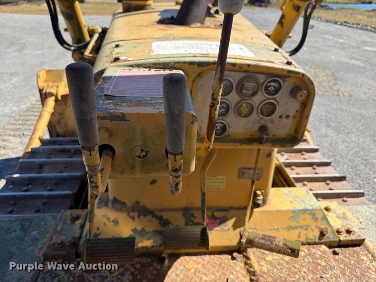 image for item ER3453 1976 Caterpillar D8K dozer