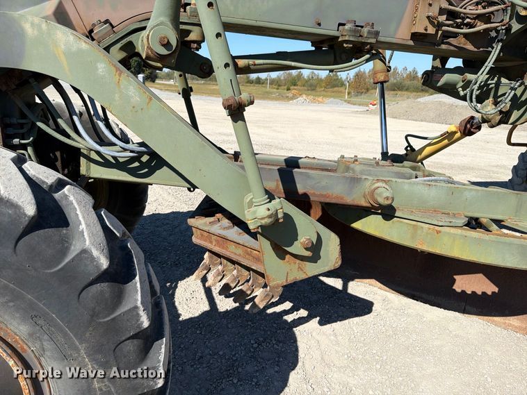 image for item ER3454 1983 Caterpillar 130G MIL motor grader