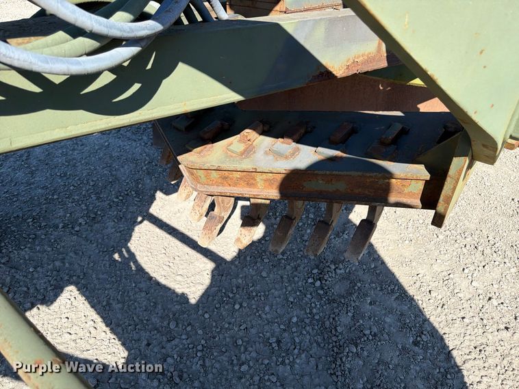 image for item ER3454 1983 Caterpillar 130G MIL motor grader