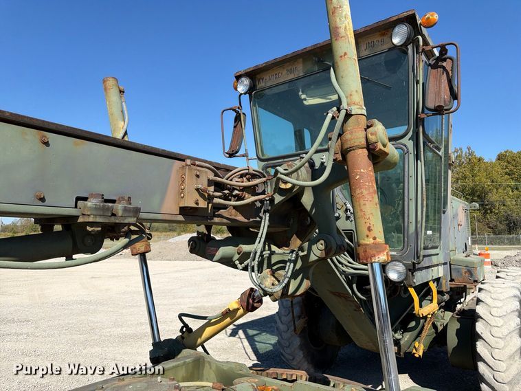 image for item ER3454 1983 Caterpillar 130G MIL motor grader
