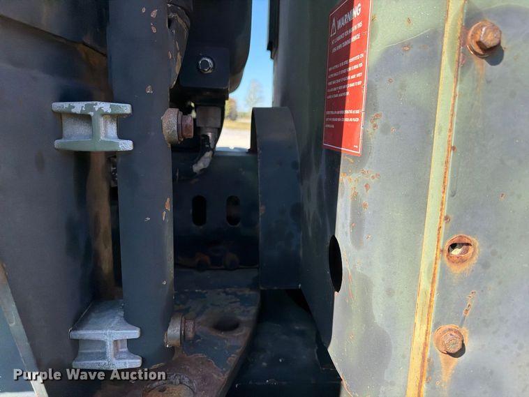 image for item ER3454 1983 Caterpillar 130G MIL motor grader