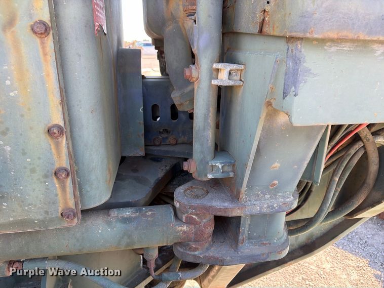 image for item ER3454 1983 Caterpillar 130G MIL motor grader