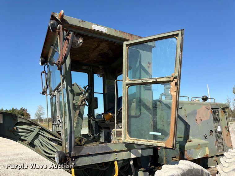 image for item ER3454 1983 Caterpillar 130G MIL motor grader