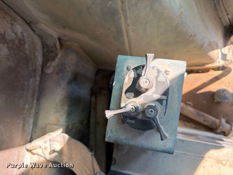 image for item ER3454 1983 Caterpillar 130G MIL motor grader
