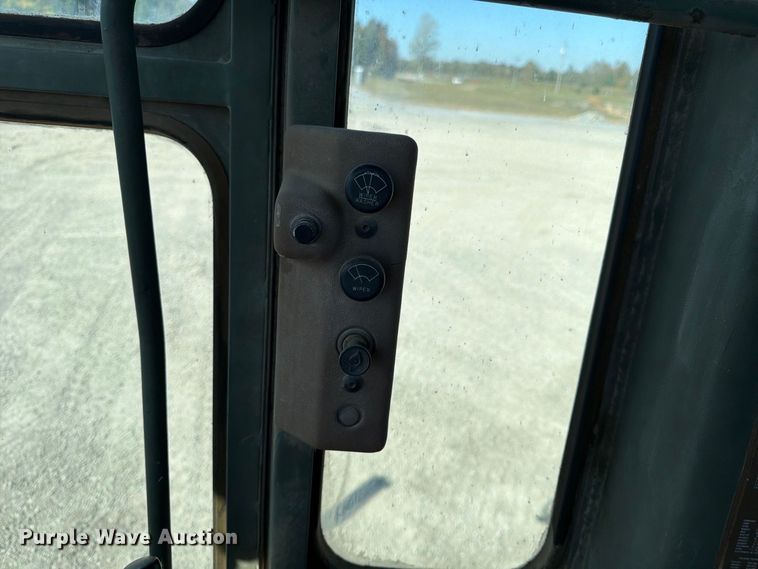 image for item ER3454 1983 Caterpillar 130G MIL motor grader