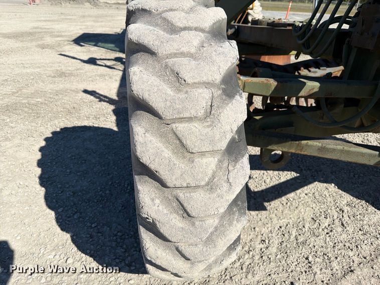 image for item ER3454 1983 Caterpillar 130G MIL motor grader