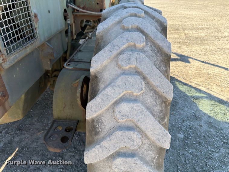 image for item ER3454 1983 Caterpillar 130G MIL motor grader