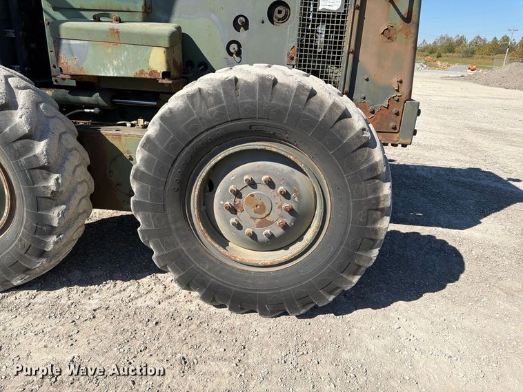 image for item ER3454 1983 Caterpillar 130G MIL motor grader
